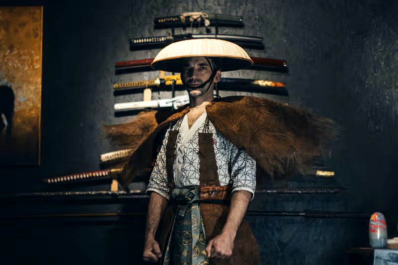 shihan michal na tle mieczy